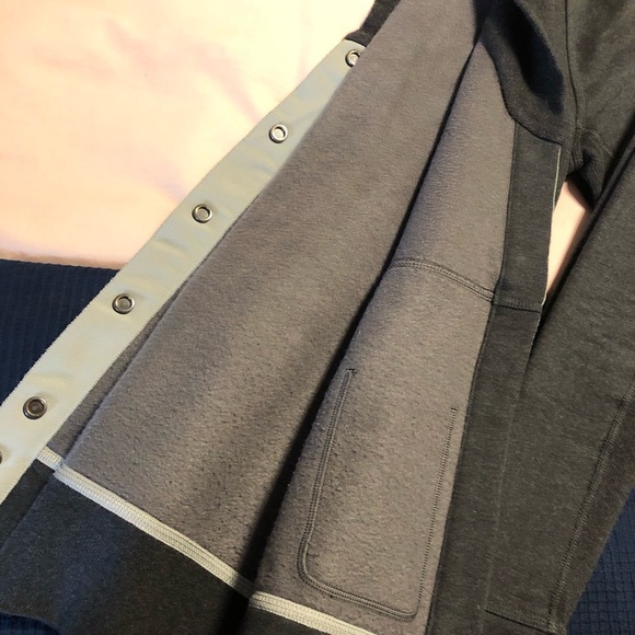 Lululemon Cardigan Sweater Size 2 - Picture 3 of 9